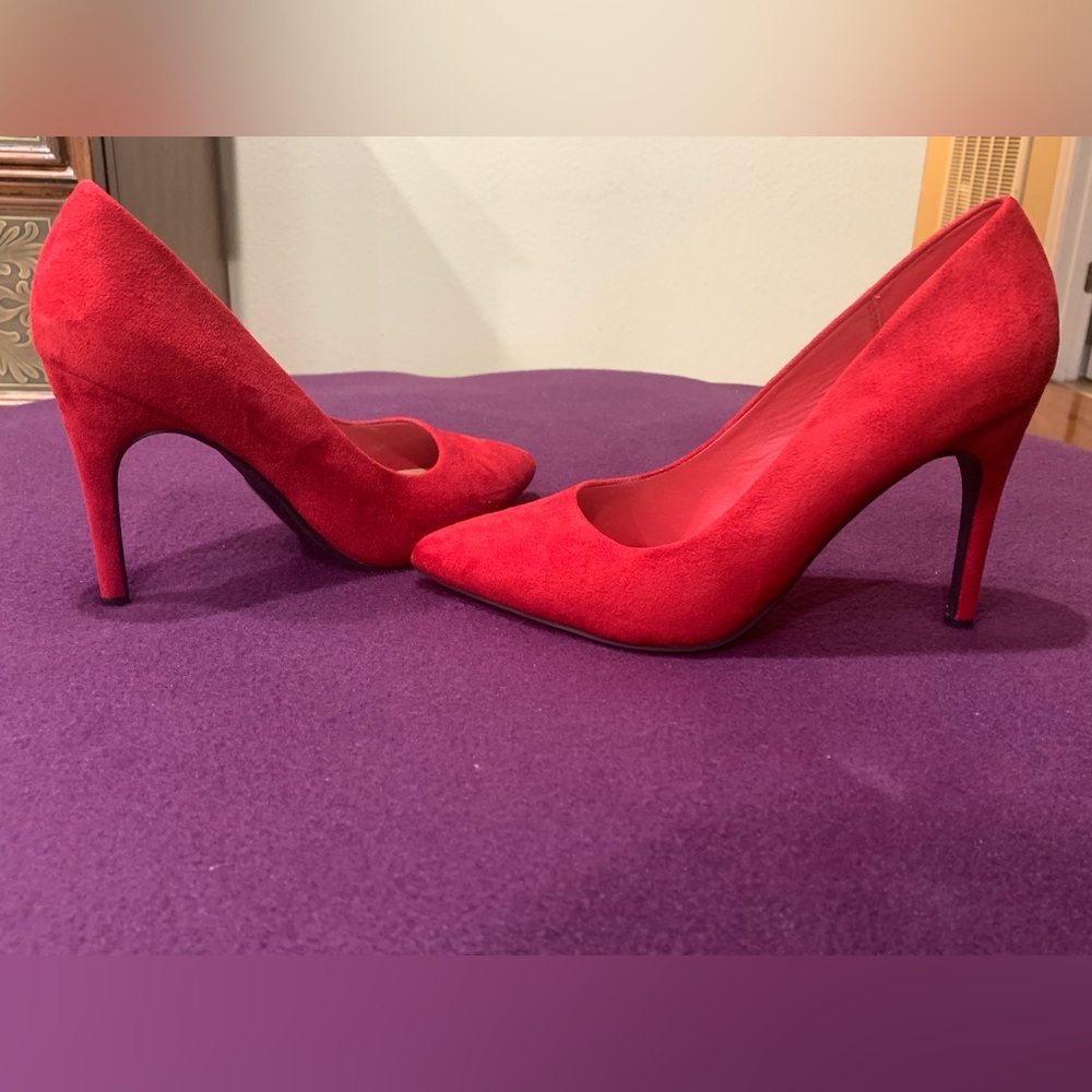 Y Not? Red Suede Heels! Size 10 Wide!